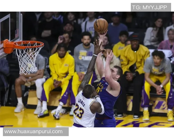 詹姆斯历史性成就达成四万分加一万板一万助的辉煌时刻 詹姆斯历史性成就达成四万分加一万板一万助的辉煌时刻